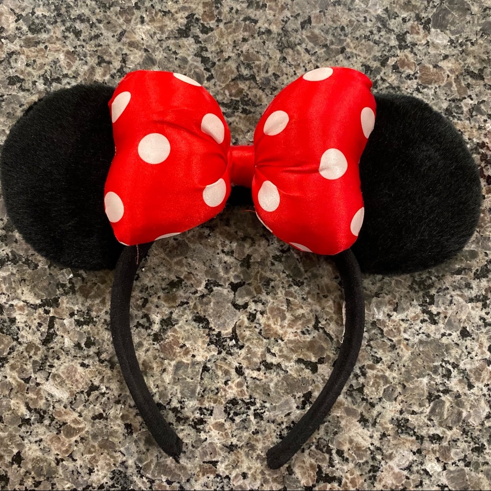 (Moving sale: 4 days left) Disney Mikey Mouse/ Minnie Ear/Hat